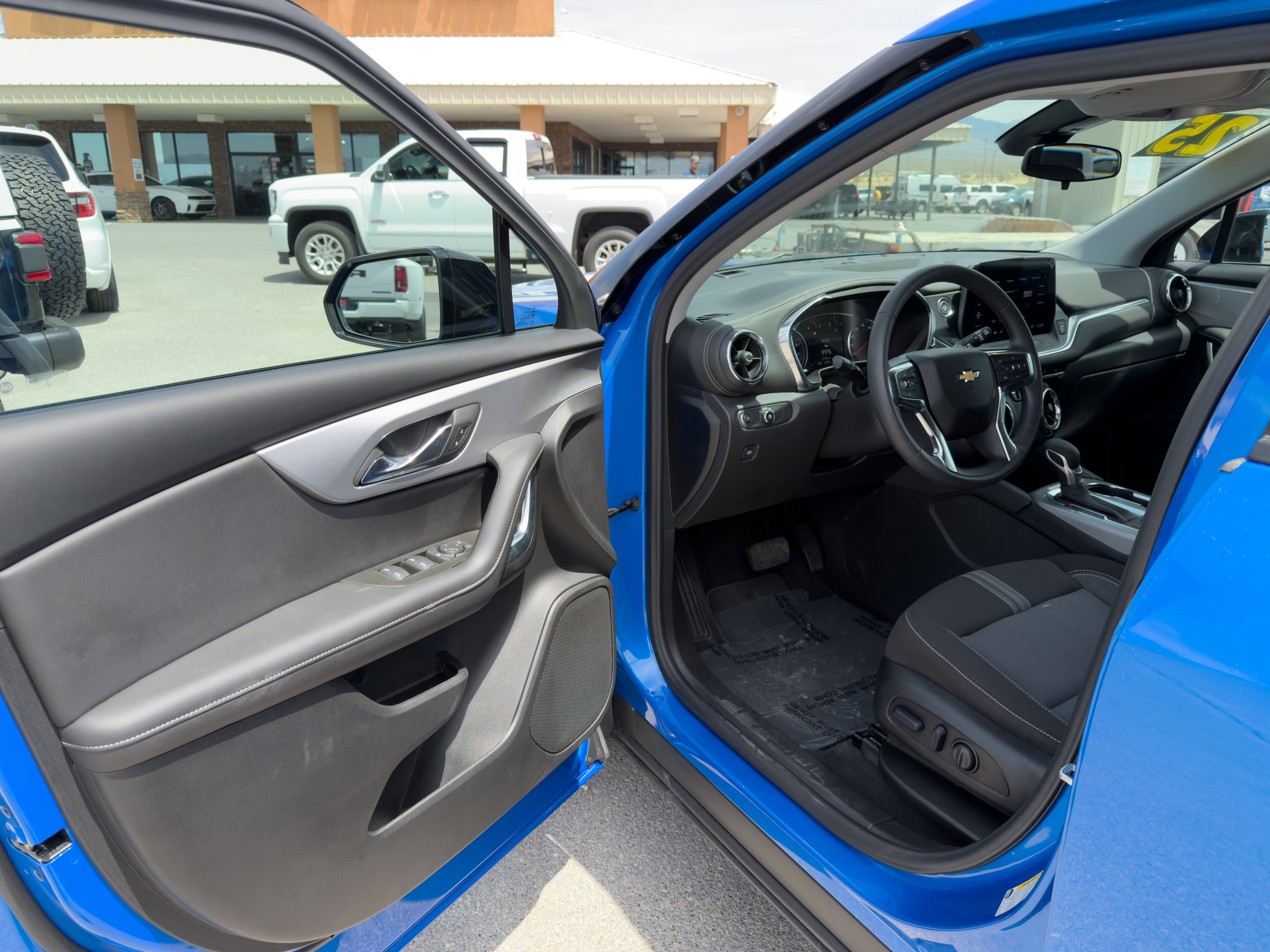 Used 2025 Chevrolet Blazer LT w/ Midnight/Sport Edition FWD image 10