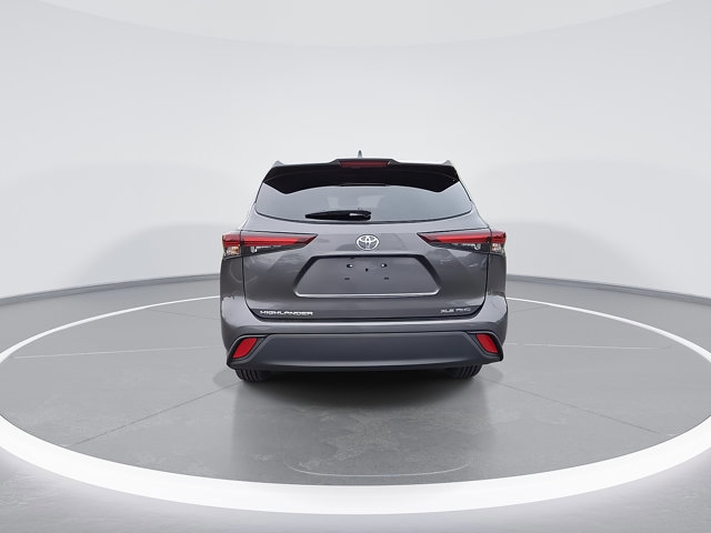 Used 2024 Toyota Highlander XLE image 9
