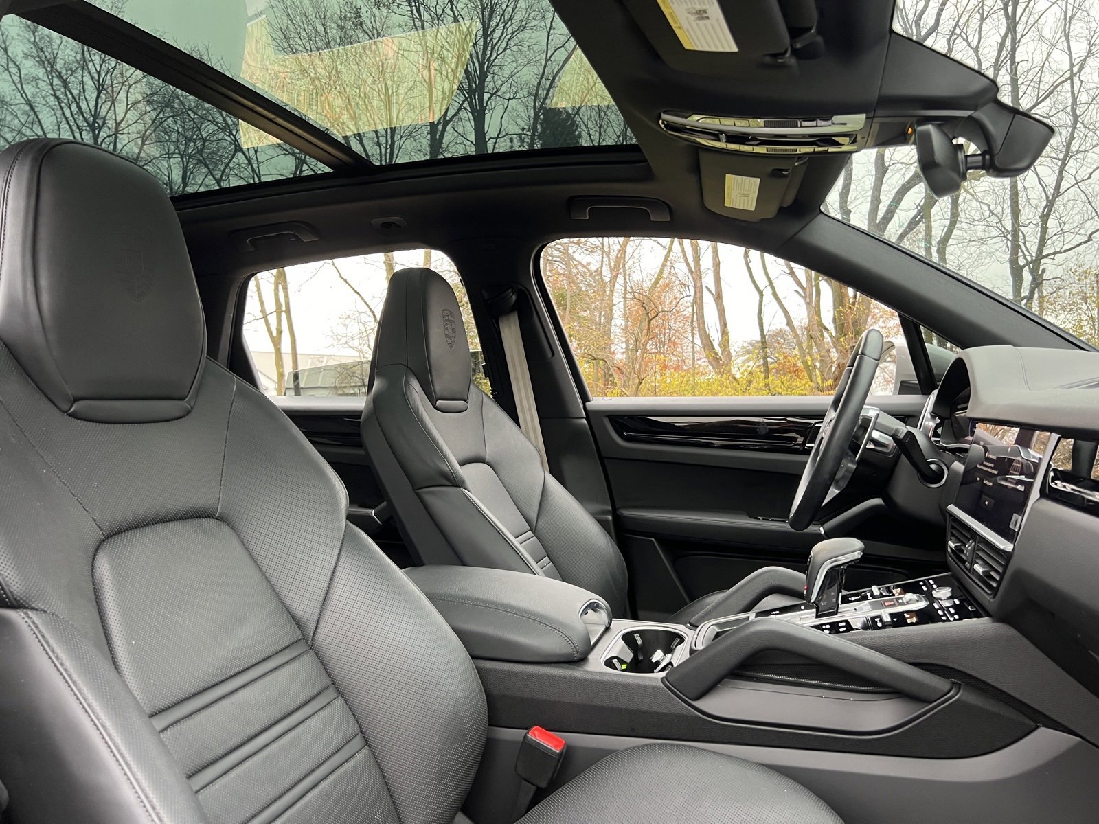 Certified 2022 Porsche Cayenne Platinum Edition image 23