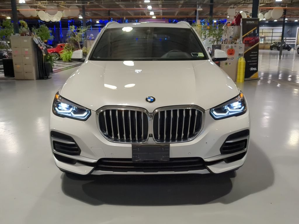 Certified 2023 BMW X5 xDrive40i w/ Premium Package AWD/4WD image 3