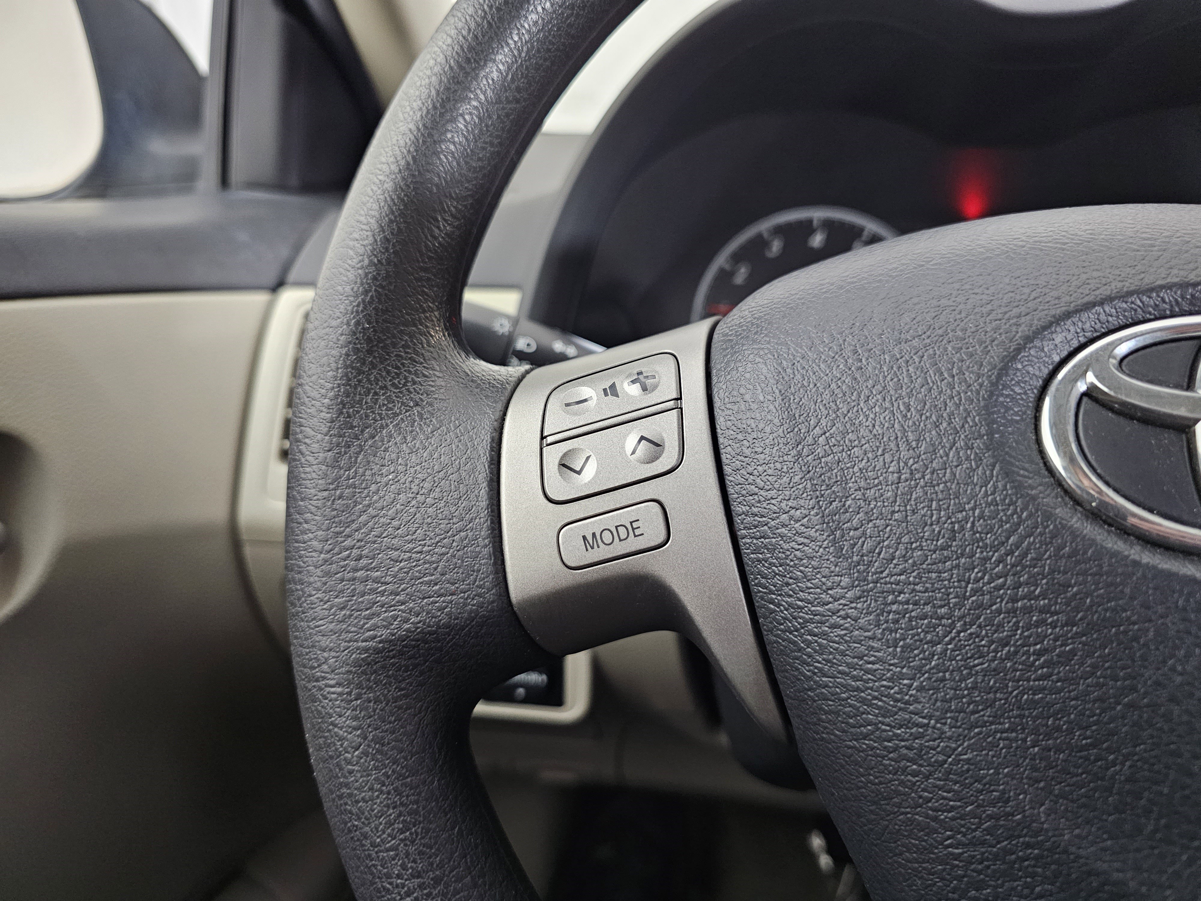 Used 2013 Toyota Corolla LE image 37