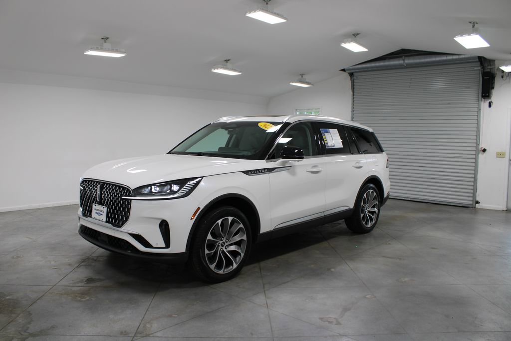 Used 2025 Lincoln Aviator Reserve w/ Illumination Package AWD/4WD image 4