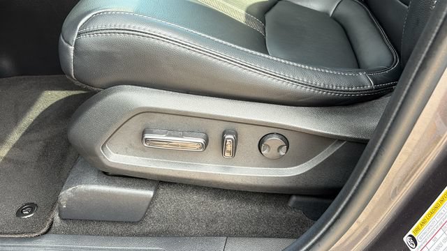 Used 2025 Honda Pilot Touring image 11