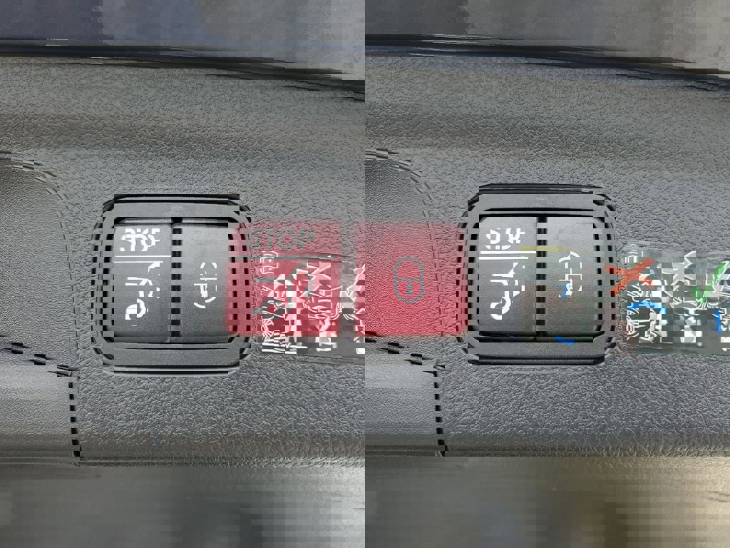 Used 2025 Mercedes-Benz GLE 350 4MATIC image 31