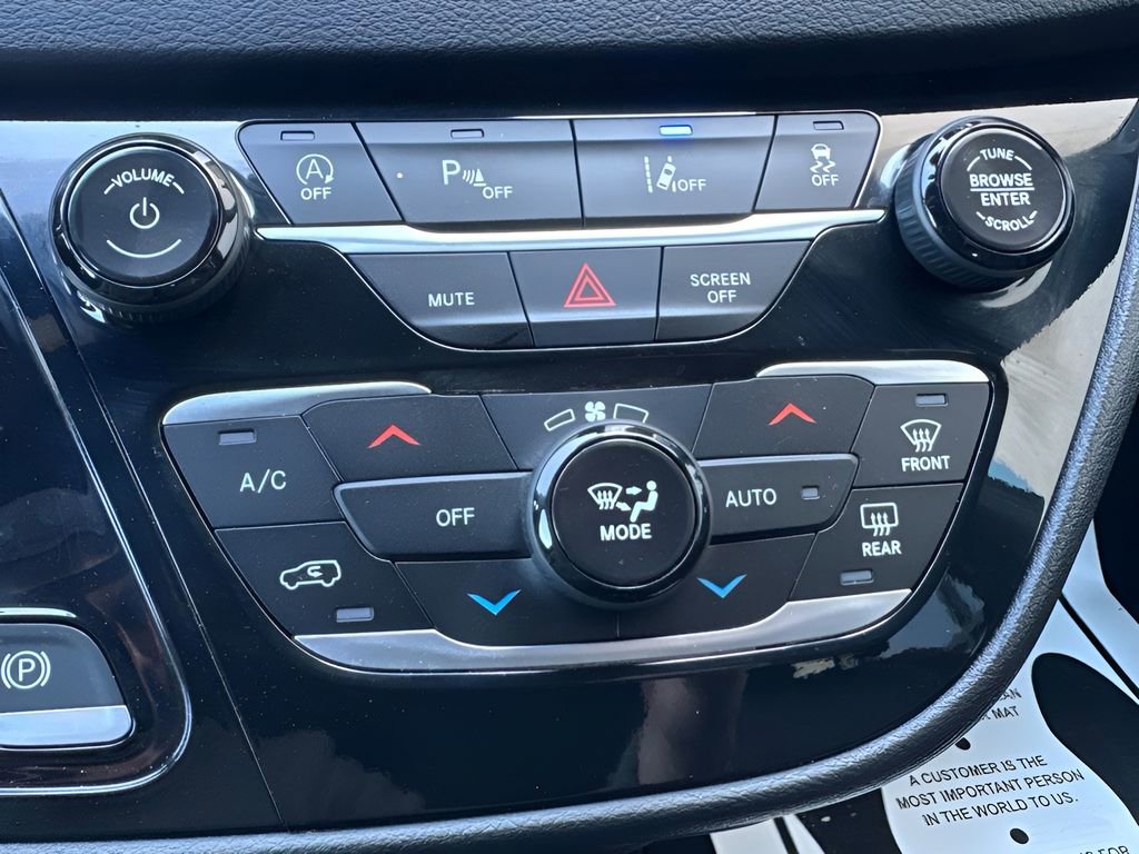 Used 2026 Chrysler Pacifica Select FWD image 15