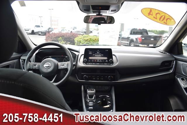 Used 2024 Nissan Rogue S FWD image 3