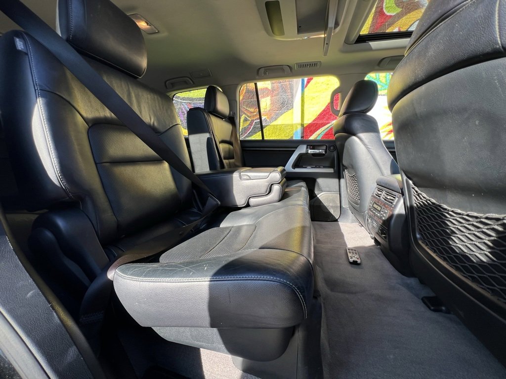 Used 2013 Toyota Land Cruiser image 35