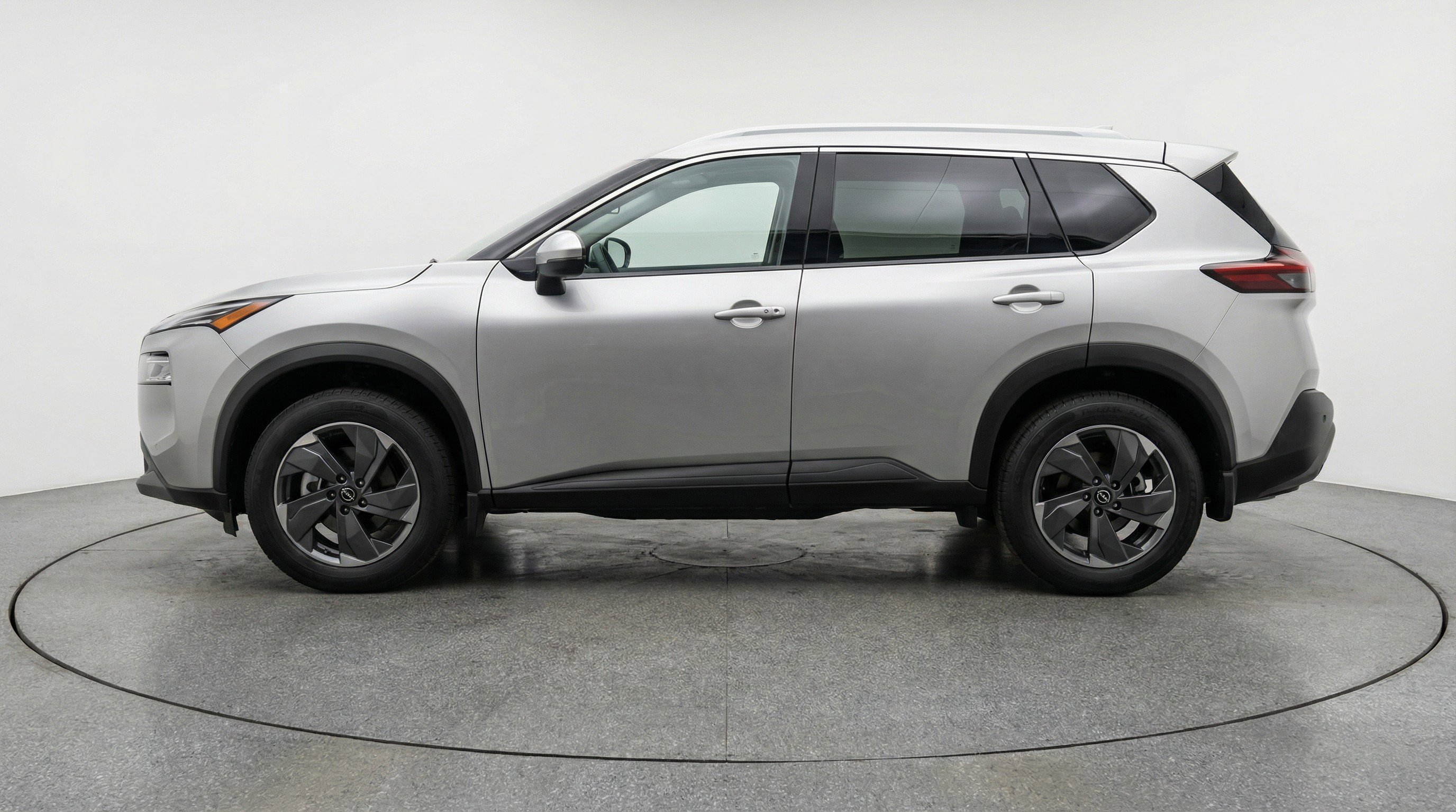 Used 2025 Nissan Rogue SV image 5