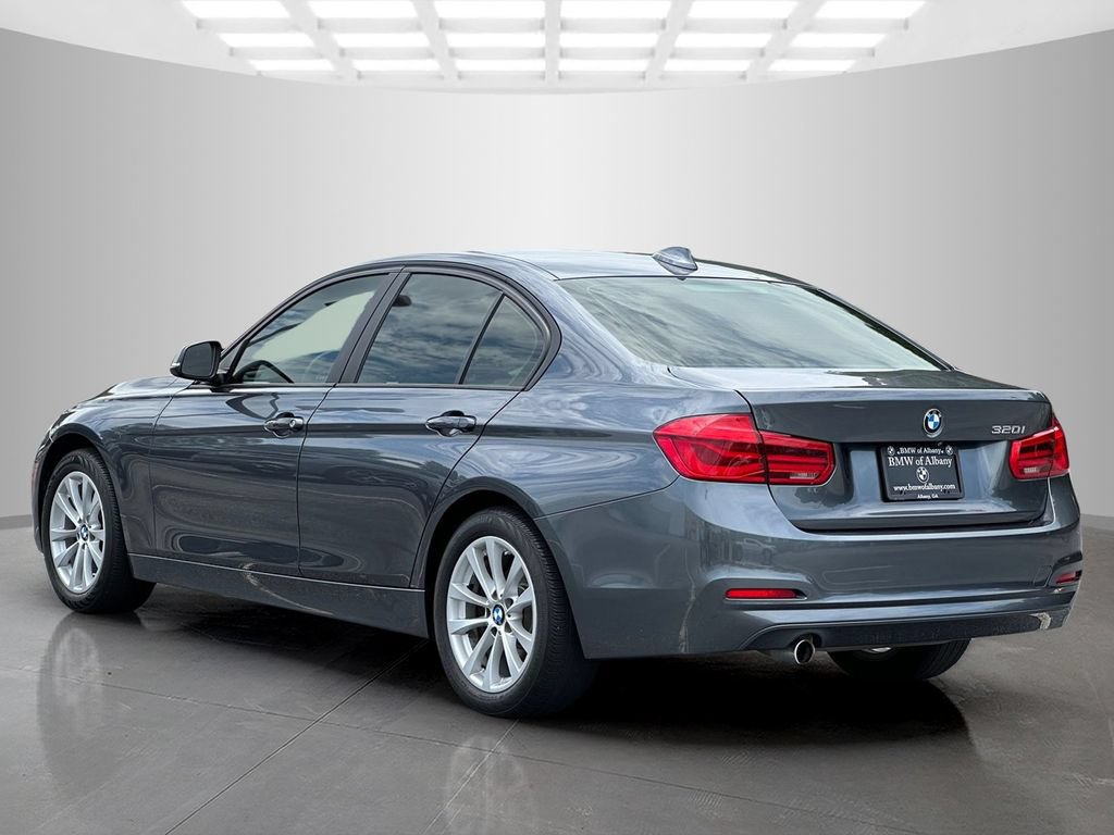 Used 2018 BMW 320i Sedan RWD image 4