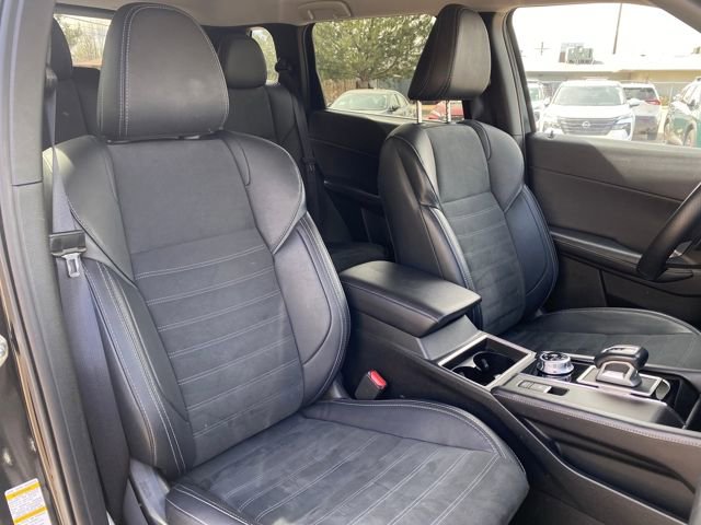 Used 2024 Mitsubishi Outlander SE image 9