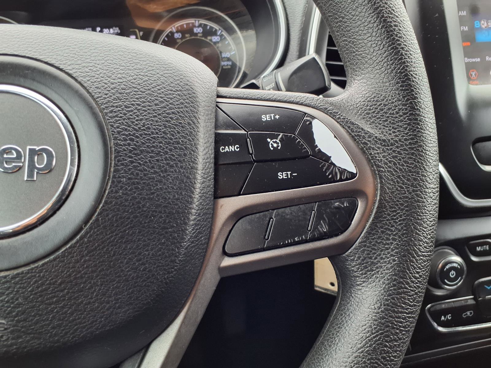 Used 2019 Jeep Cherokee Latitude w/ Popular Appearance Group FWD image 16