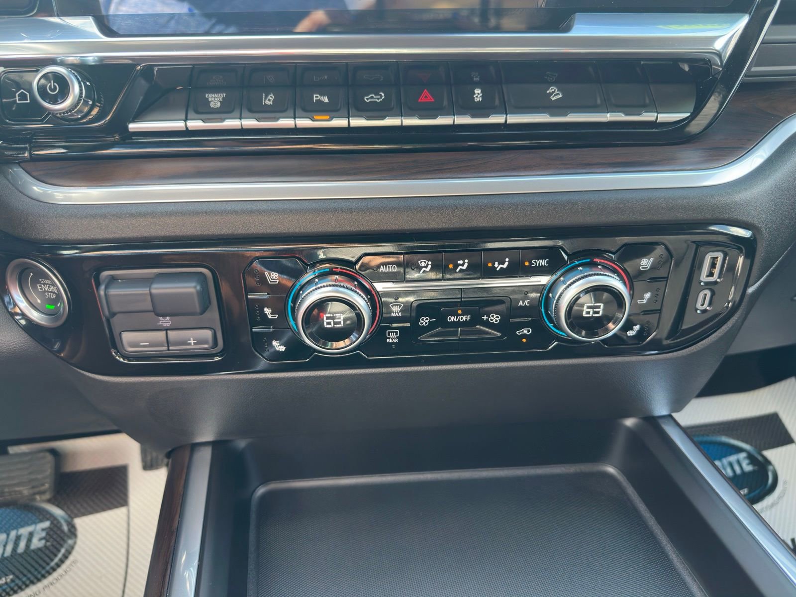 New 2025 GMC Sierra 2500 SLT w/ SLT Premium Package image 18