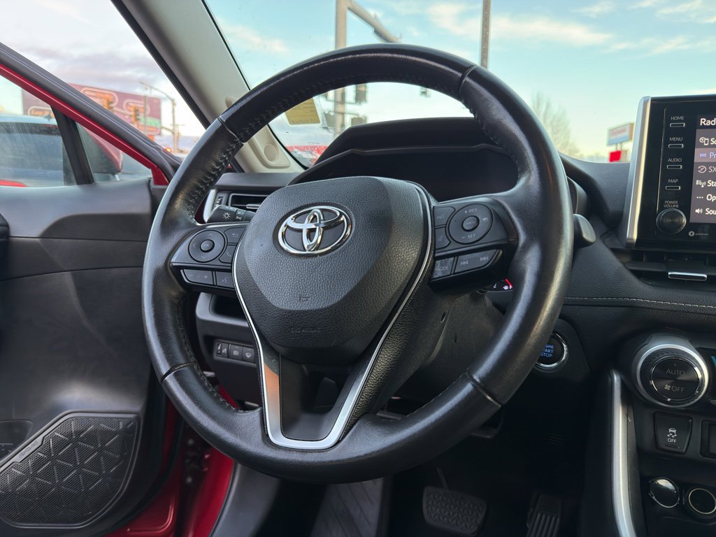 Used 2020 Toyota RAV4 XLE Premium image 21