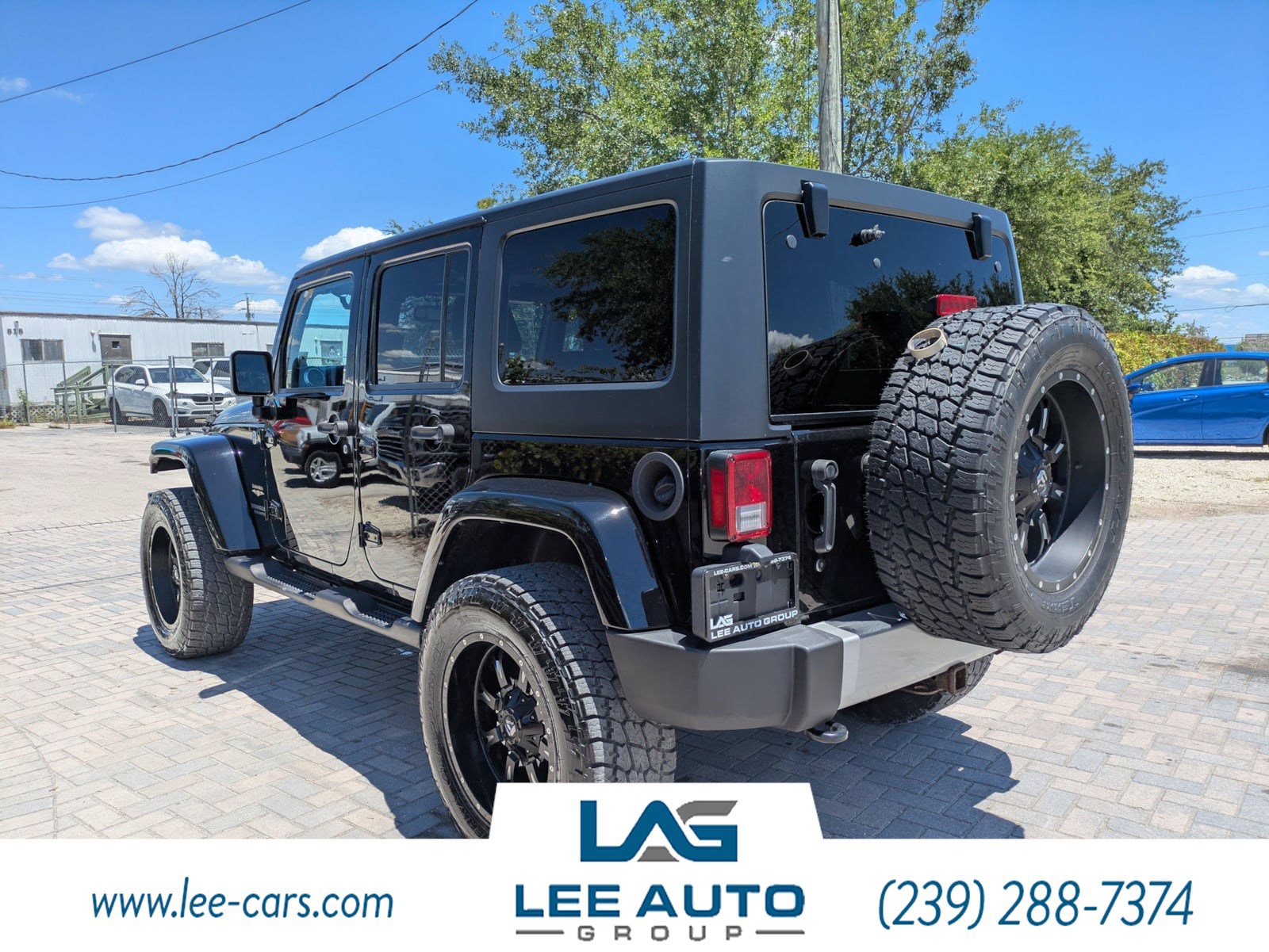 Used 2014 Jeep Wrangler Unlimited Sahara w/ Dual Top Group AWD/4WD image 5