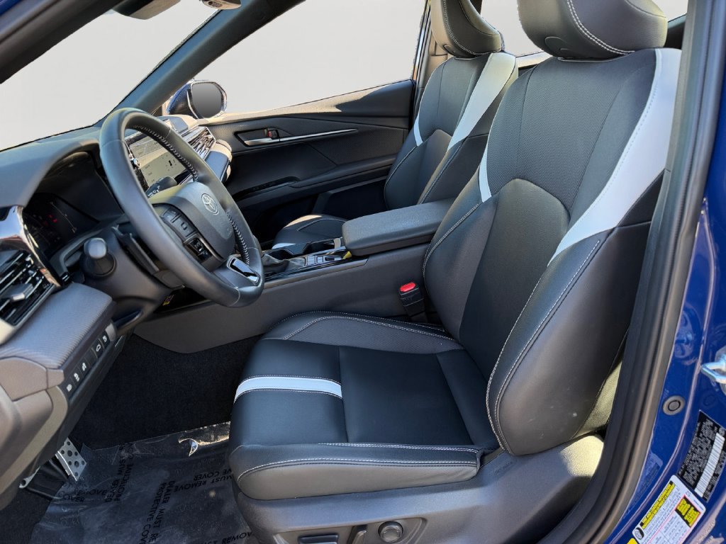 Used 2025 Toyota Camry SE w/ Multimedia Upgrade Package AWD/4WD image 14