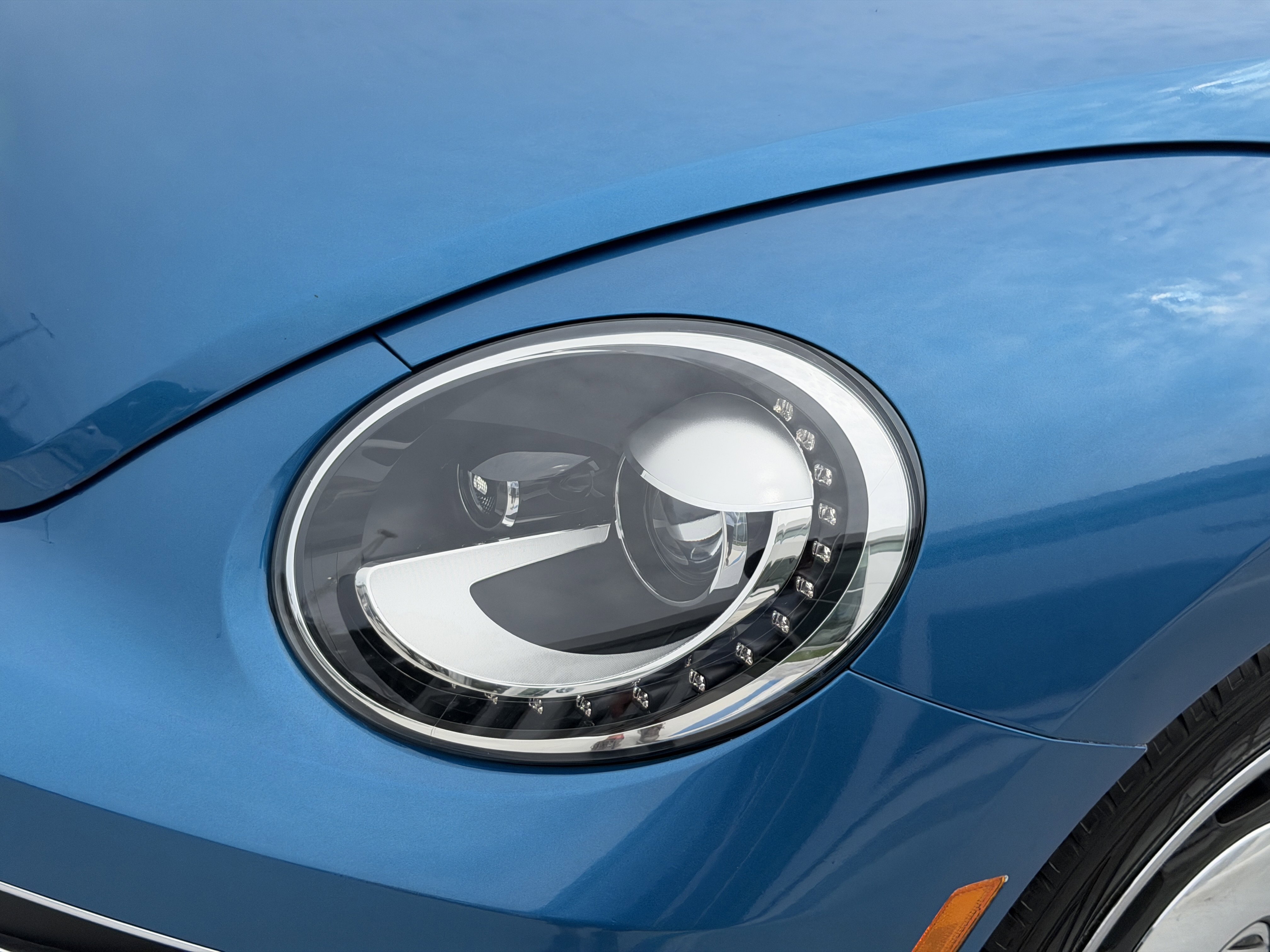 Used 2018 Volkswagen Beetle 2.0T FWD image 8