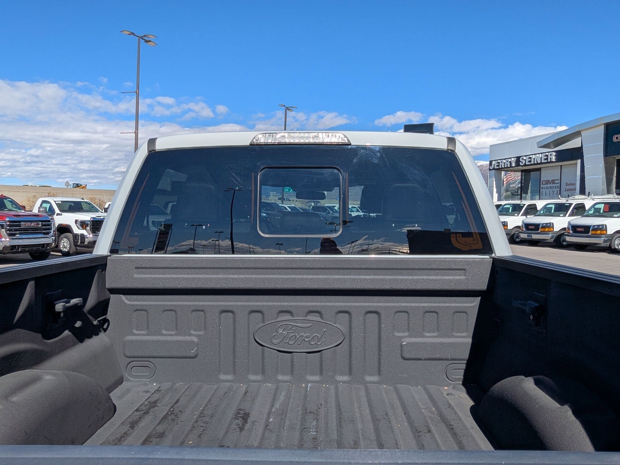 Used 2017 Ford F150 Raptor w/ Equipment Group 802A Luxury image 32