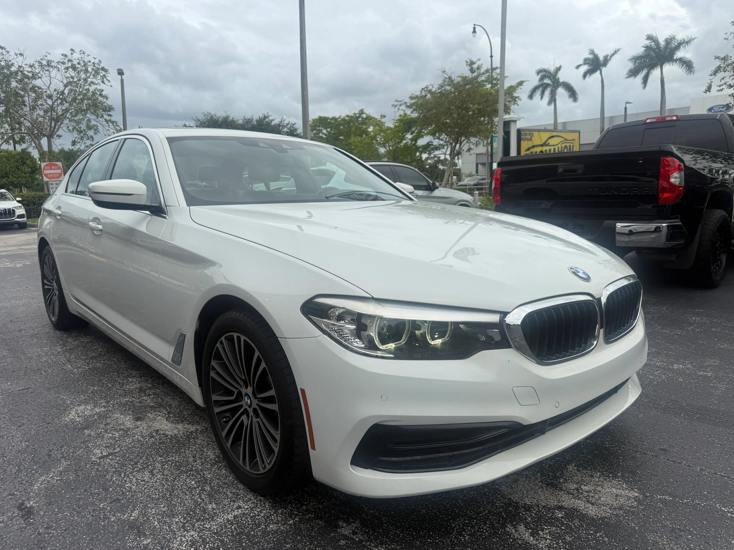 Used 2019 BMW 530i w/ Convenience Package RWD image 3
