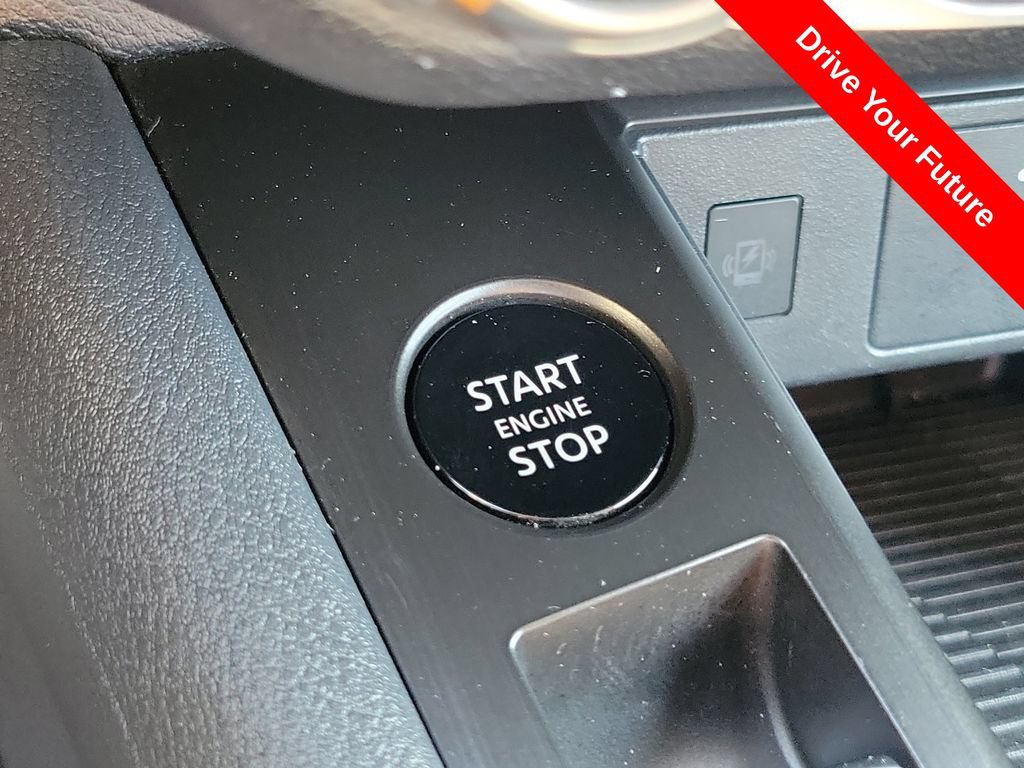 Used 2025 Nissan Kicks SV FWD image 8