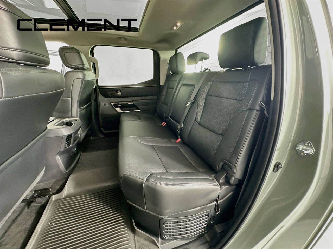 Used 2024 Toyota Tundra Limited AWD/4WD image 32