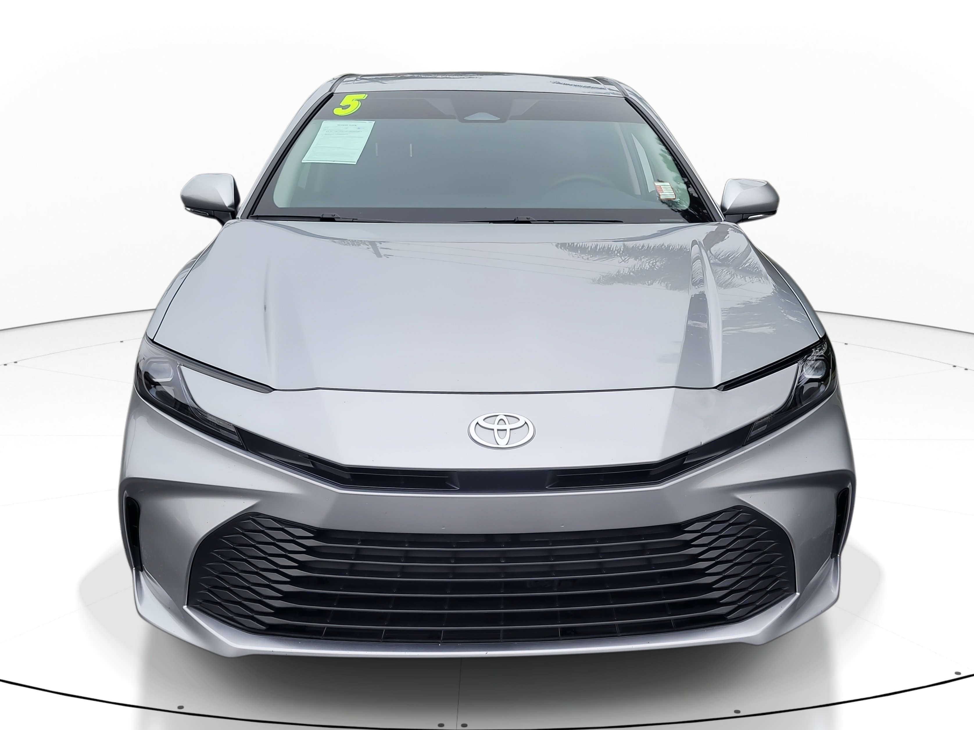 Used 2025 Toyota Camry LE image 2