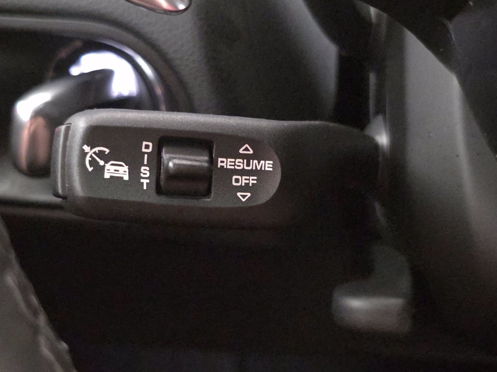 Certified 2024 Porsche Macan AWD/4WD image 26