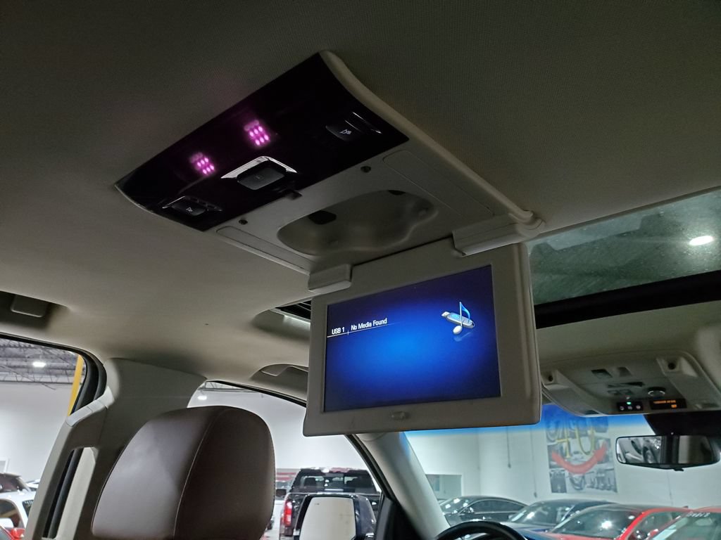 Used 2017 Cadillac Escalade ESV Premium Luxury RWD image 22