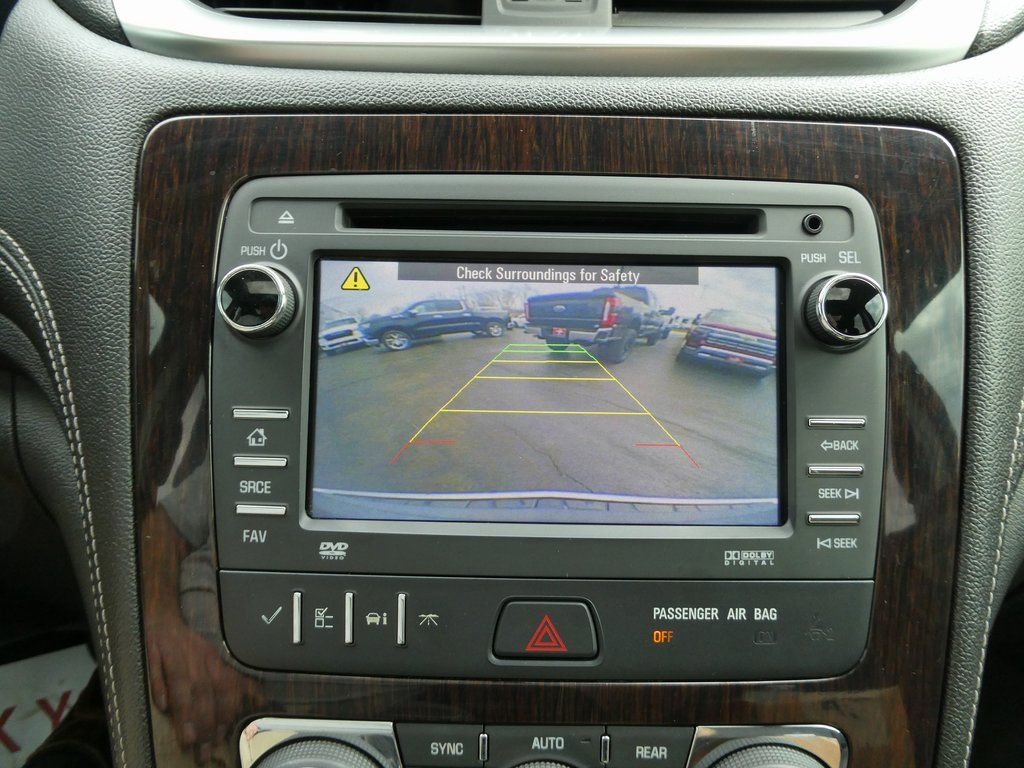 Used 2017 Chevrolet Traverse LT w/ Traveler's Package image 33