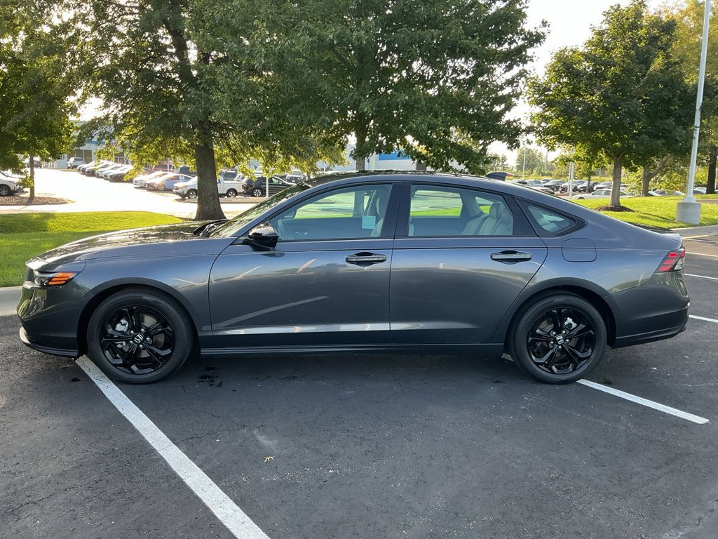 Used 2025 Honda Accord SE image 6