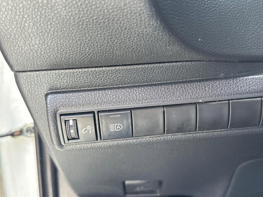 Used 2021 Toyota Corolla LE image 30