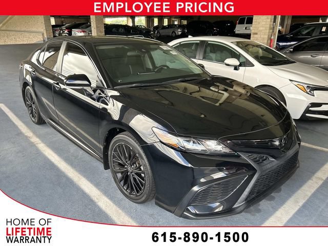 Used 2022 Toyota Camry SE FWD image 1
