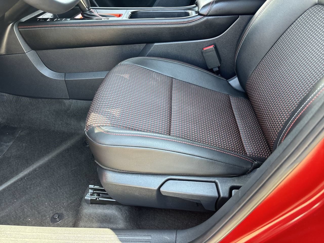 Used 2025 Nissan Kicks SR FWD image 17