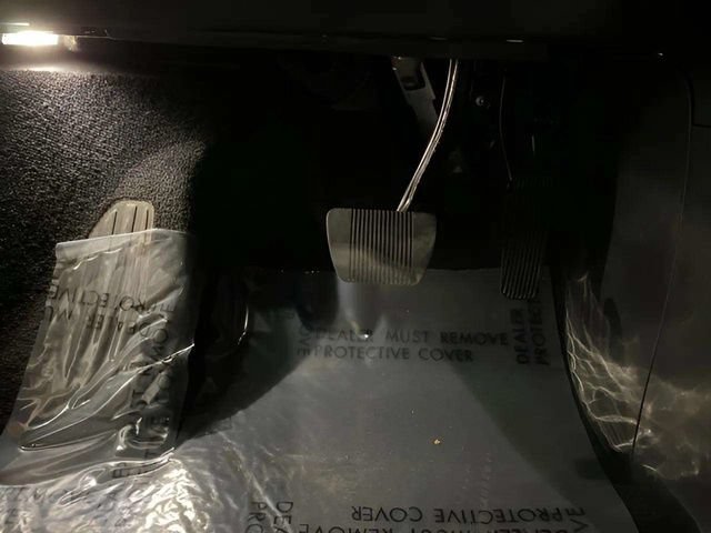 Used 2026 Chrysler Pacifica Limited FWD image 35