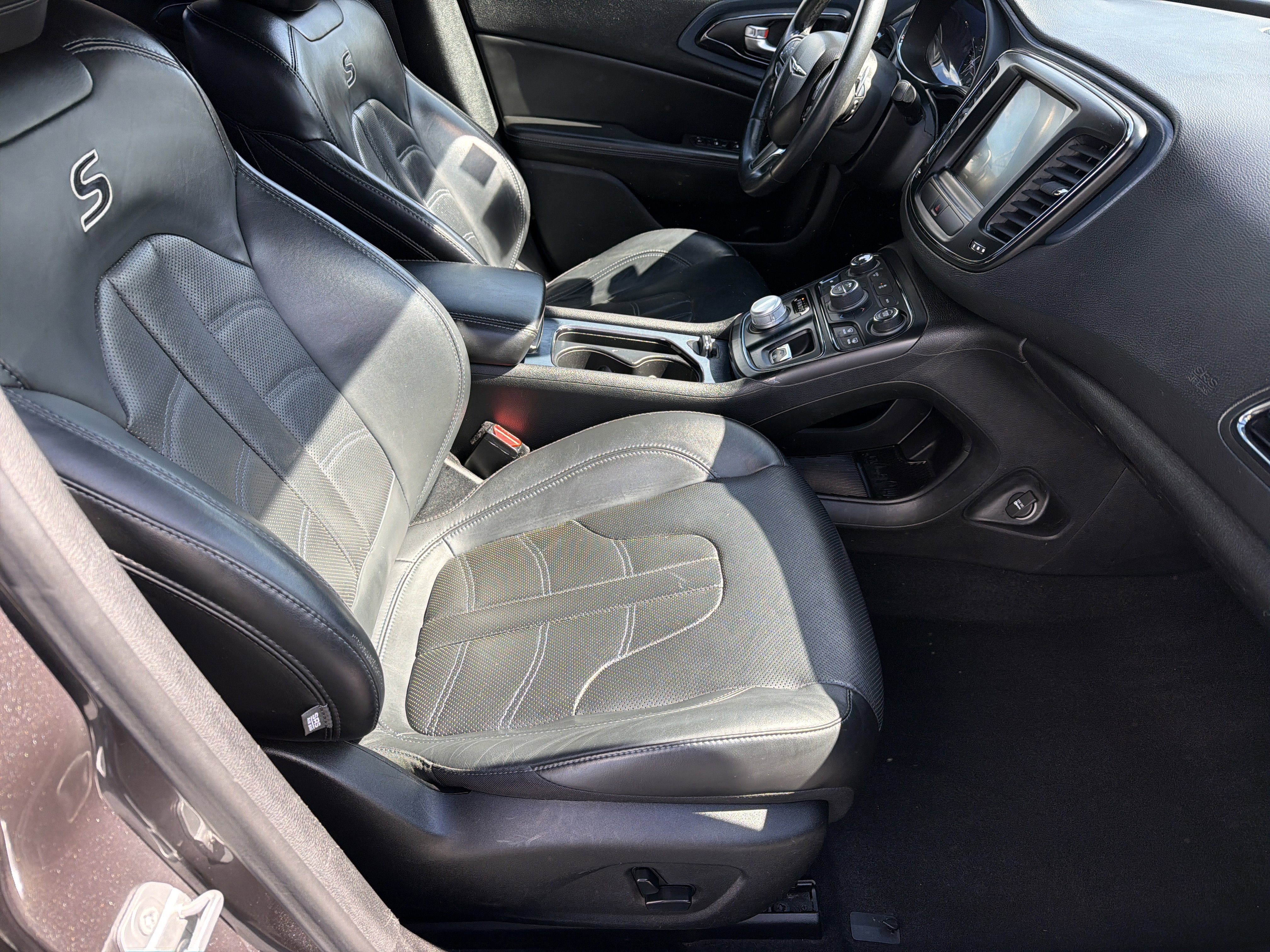 Used 2015 Chrysler 200 S w/ Navigation & Sound Group I image 10