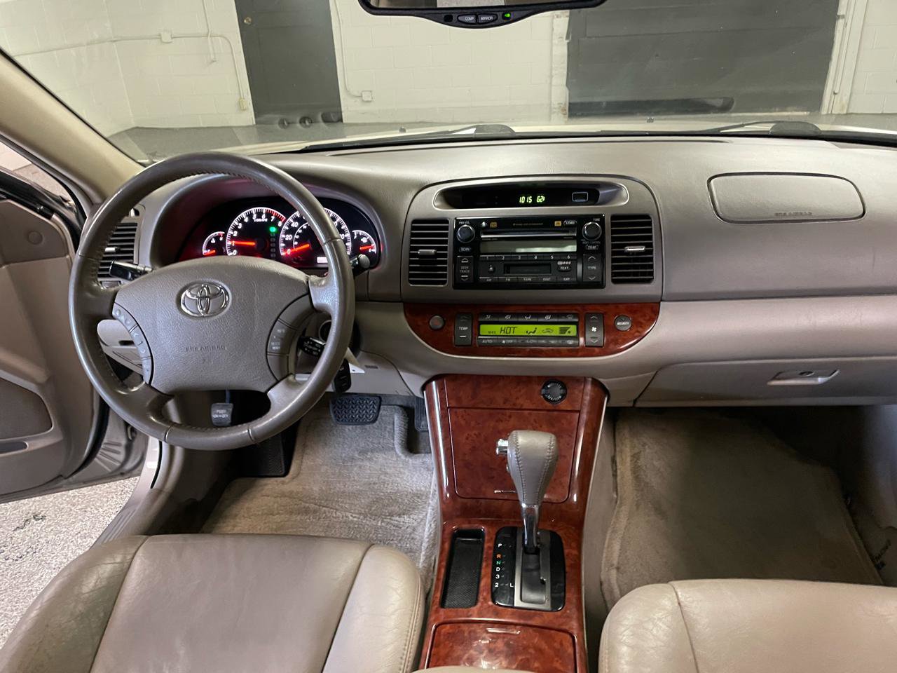 Used 2005 Toyota Camry XLE FWD image 17