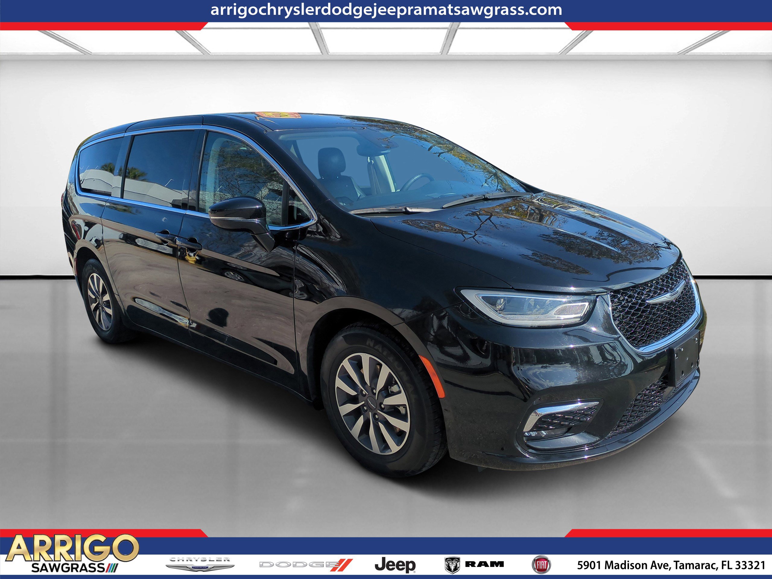 Certified 2024 Chrysler Pacifica Select video 1