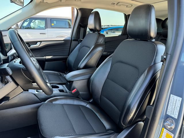 Certified 2025 Ford Escape SE FWD image 14