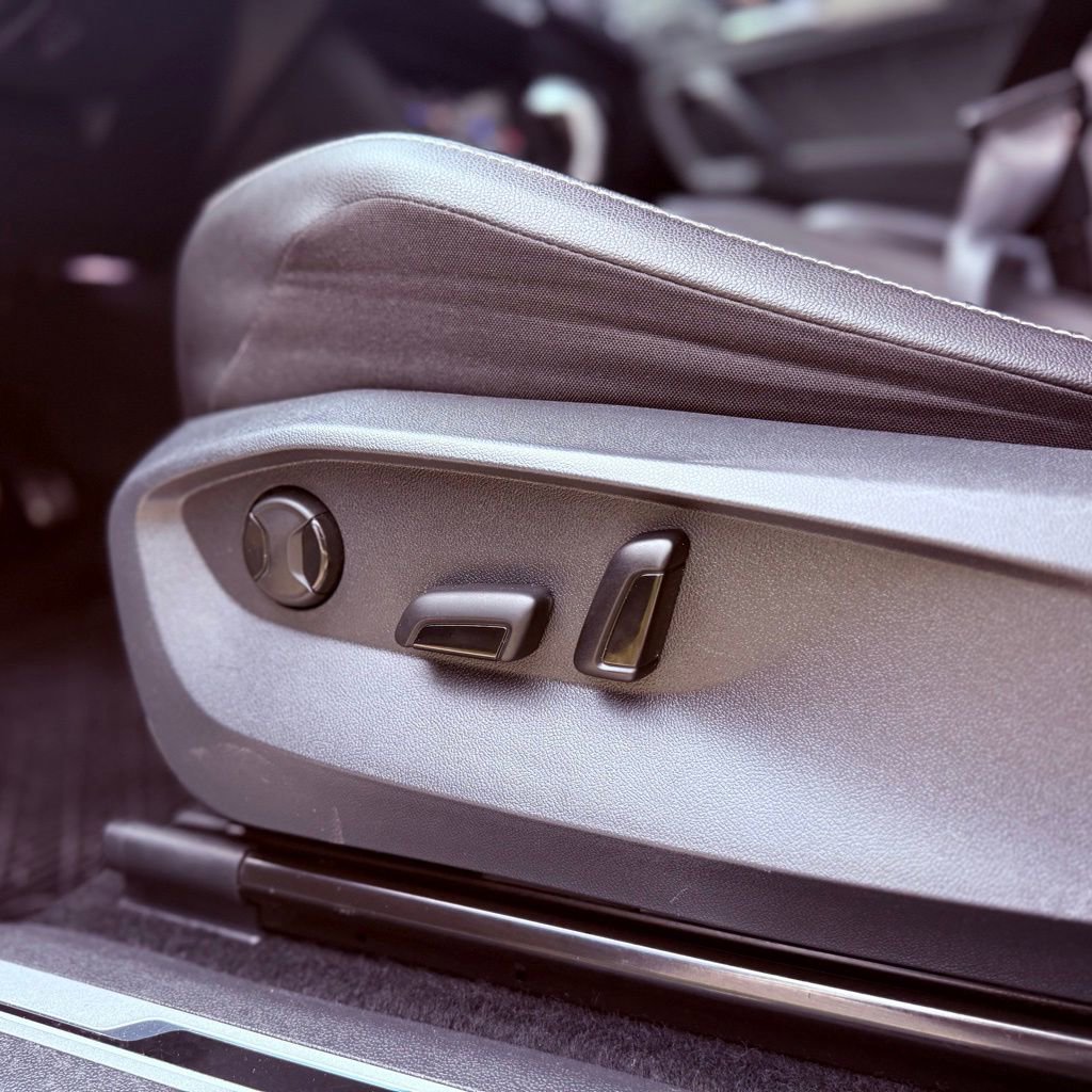 Used 2022 Volkswagen Tiguan SE R-Line image 24