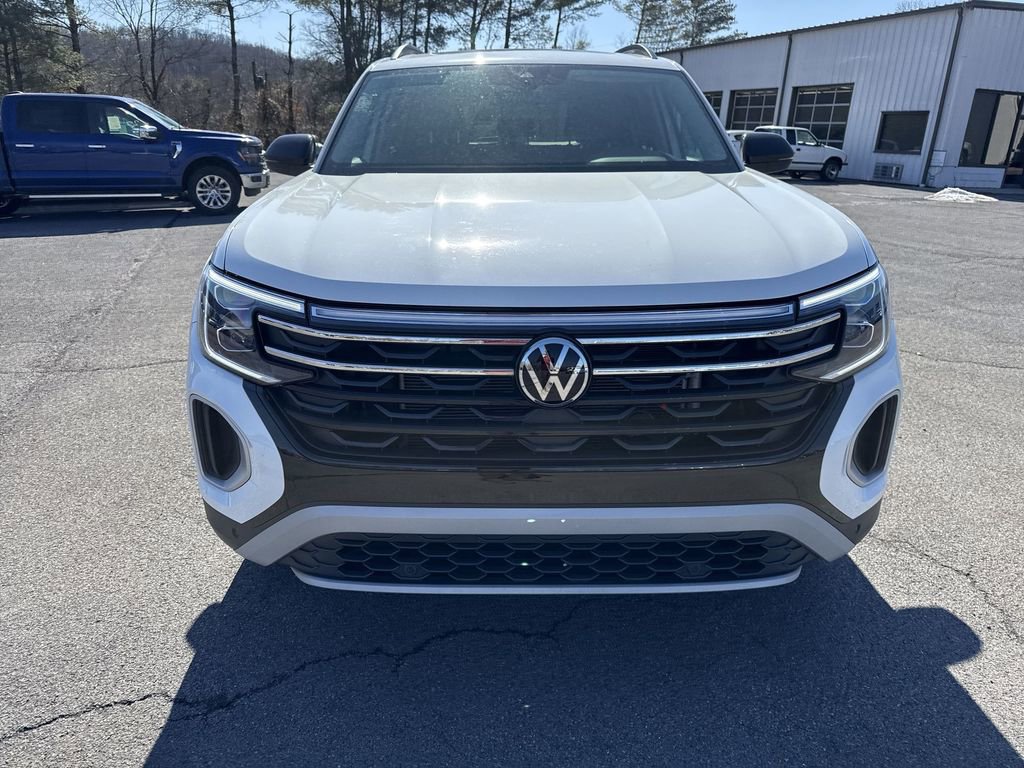 Certified 2025 Volkswagen Atlas Peak Edition SE AWD/4WD image 2