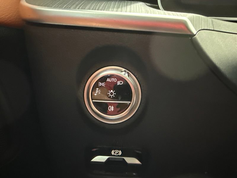 Used 2023 Mercedes-Benz C 300 4MATIC Sedan image 23
