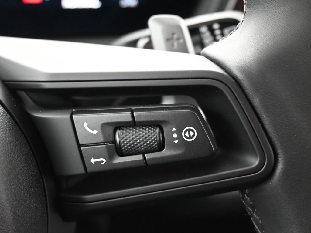 Certified 2025 Porsche Cayenne AWD/4WD image 19