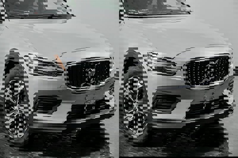 Used 2020 Volvo V60 T5 Cross Country w/ Protection Package Premier image 2