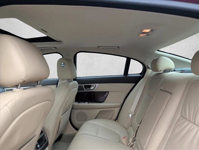 Used 2010 Jaguar XF Premium RWD image 15