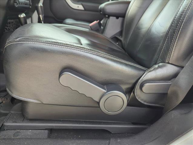 Used 2016 Jeep Wrangler Sahara w/ Connectivity Group image 10