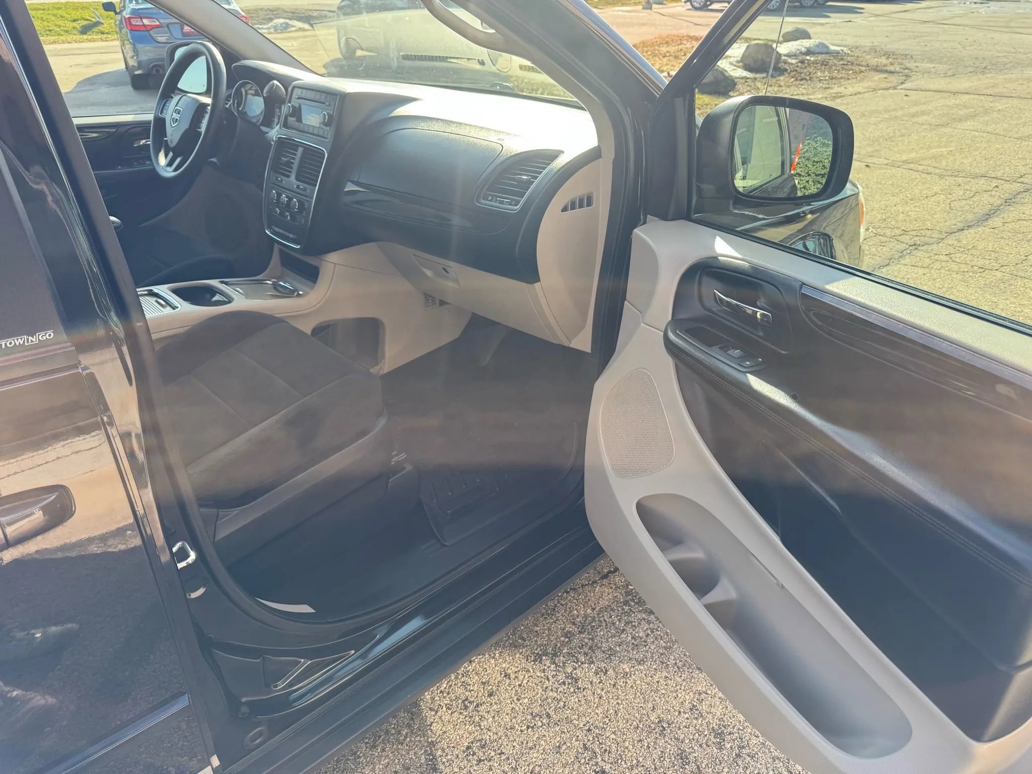 Used 2012 Dodge Grand Caravan SXT w/ Security Group image 12