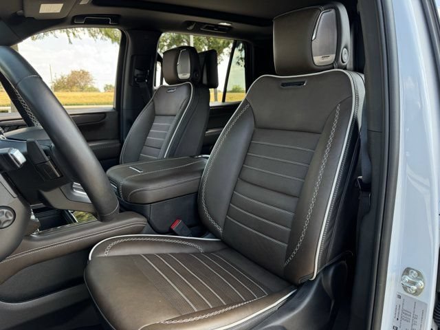 Used 2026 GMC Yukon Denali Ultimate AWD/4WD image 26