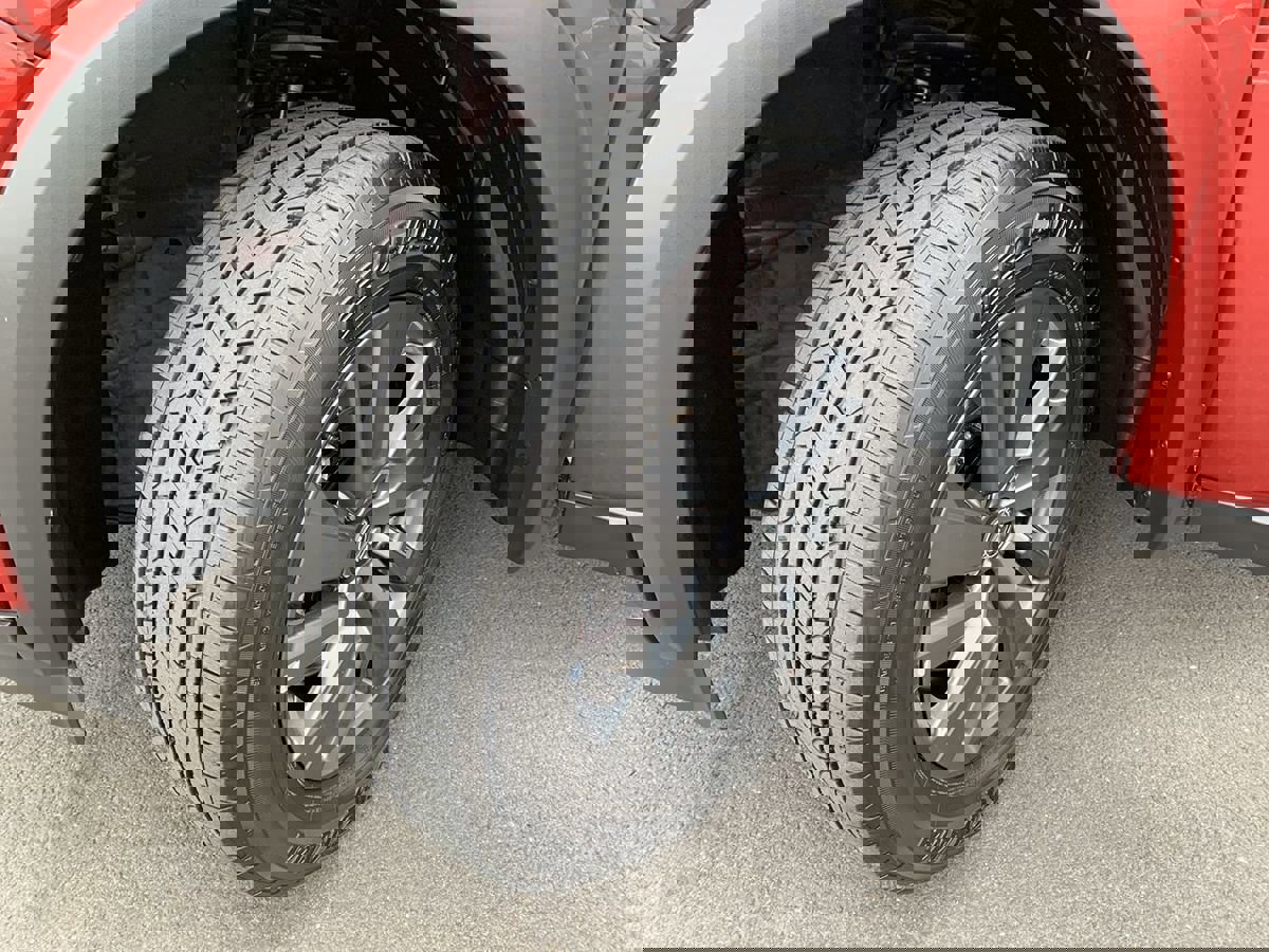 Used 2024 Nissan Pathfinder SV image 11