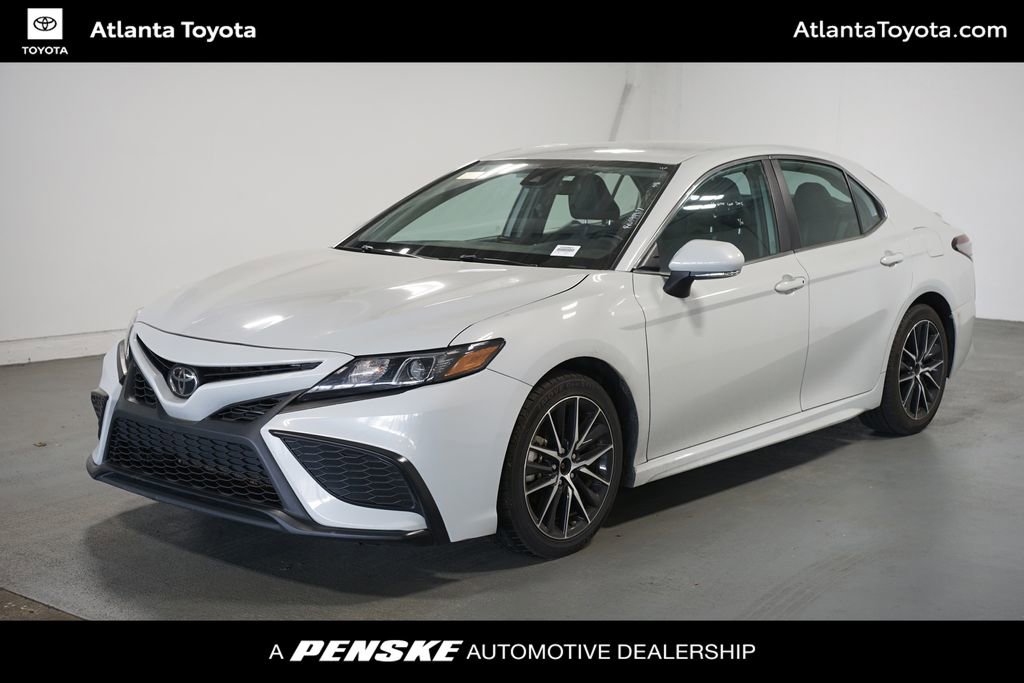 Used 2024 Toyota Camry SE image 1