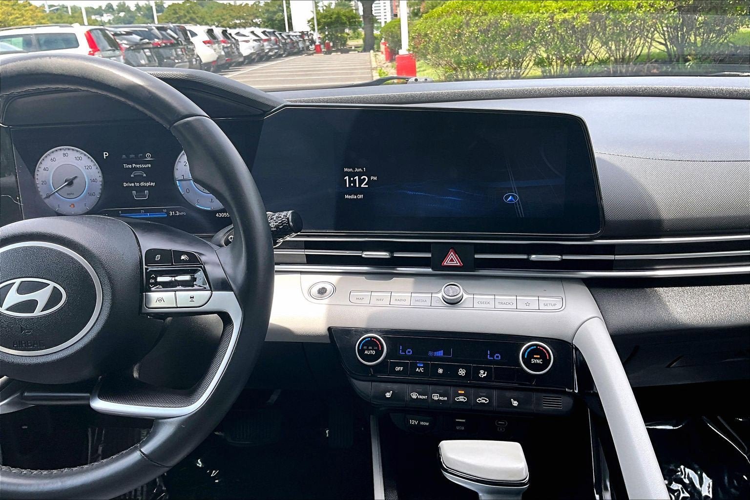 Used 2024 Hyundai Elantra Limited FWD image 6