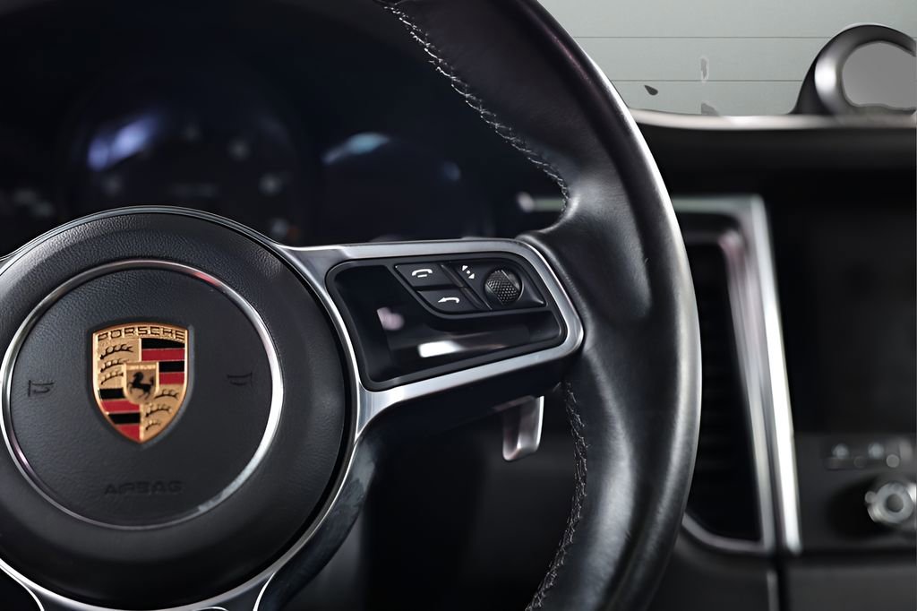 Used 2018 Porsche Macan image 36